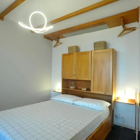 Albero Maestro On Bussana Seaside *