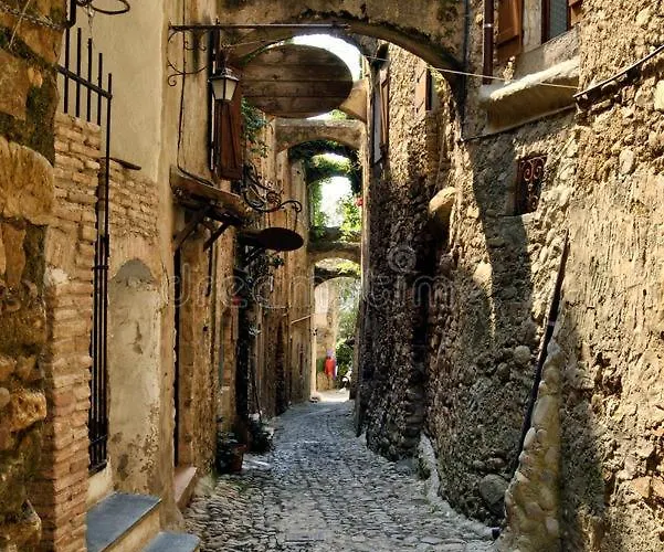 Albero Maestro On Bussana Seaside Sanremo